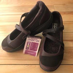 Brand new with tags. Skecher Shape-ups, dark brown size 8.5